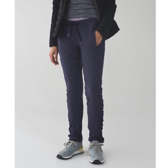 NWT LULULEMON ATHLETICA RUNDERFUL PANT BLK GRAPE 6 - Picture 2 of 3